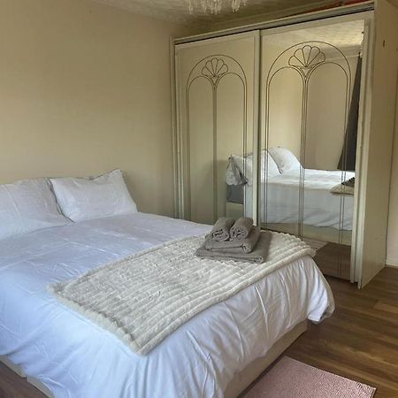 Single And Doubles Rooms Close To Central London Exterior foto