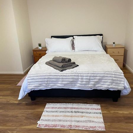 Single And Doubles Rooms Close To Central London Exterior foto