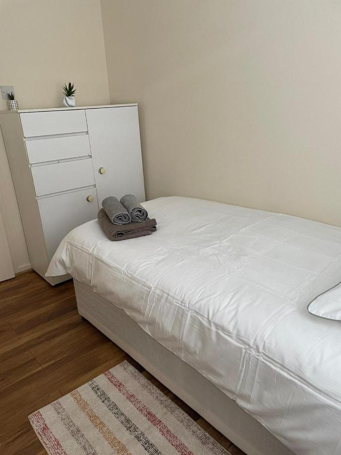 Single And Doubles Rooms Close To Central London Exterior foto