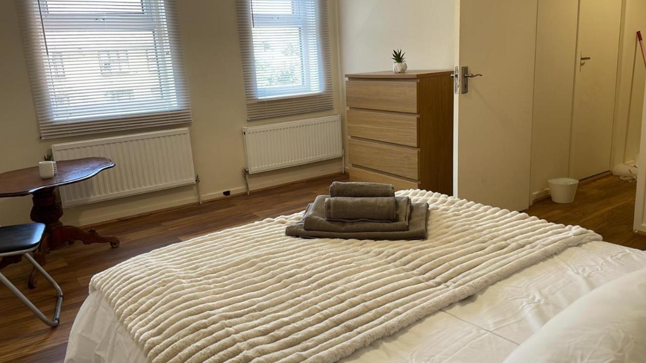 Single And Doubles Rooms Close To Central London Exterior foto