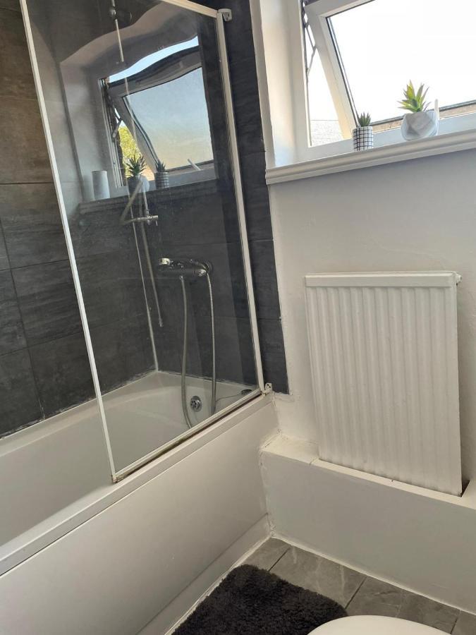 Single And Doubles Rooms Close To Central London Exterior foto