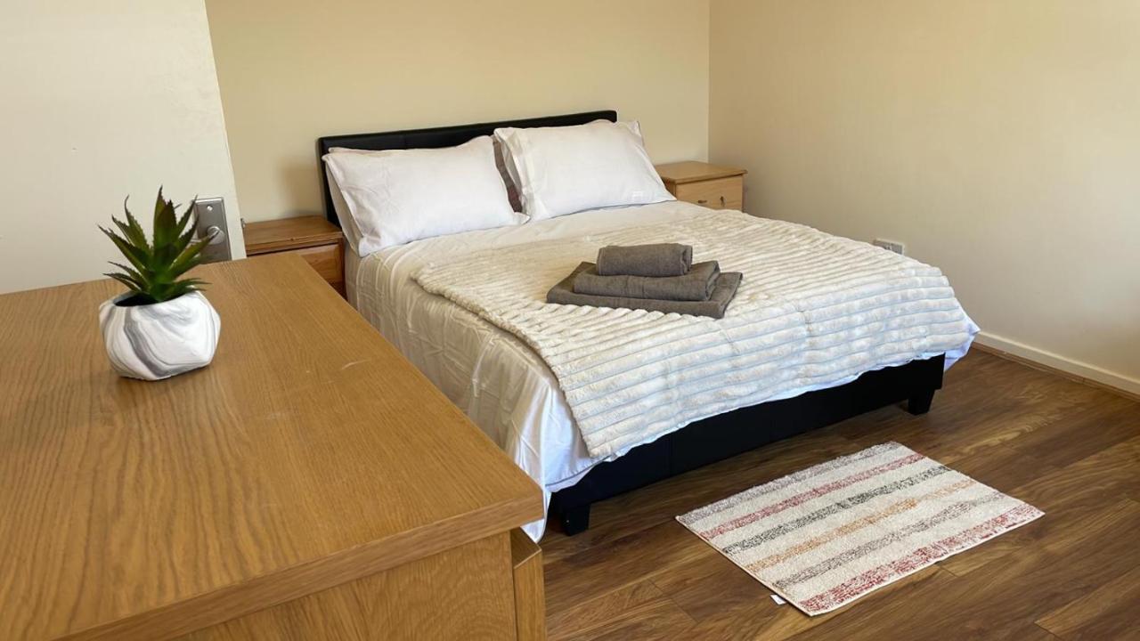 Single And Doubles Rooms Close To Central London Exterior foto