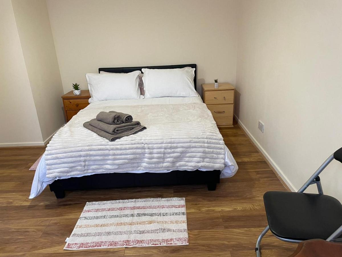 Single And Doubles Rooms Close To Central London Exterior foto