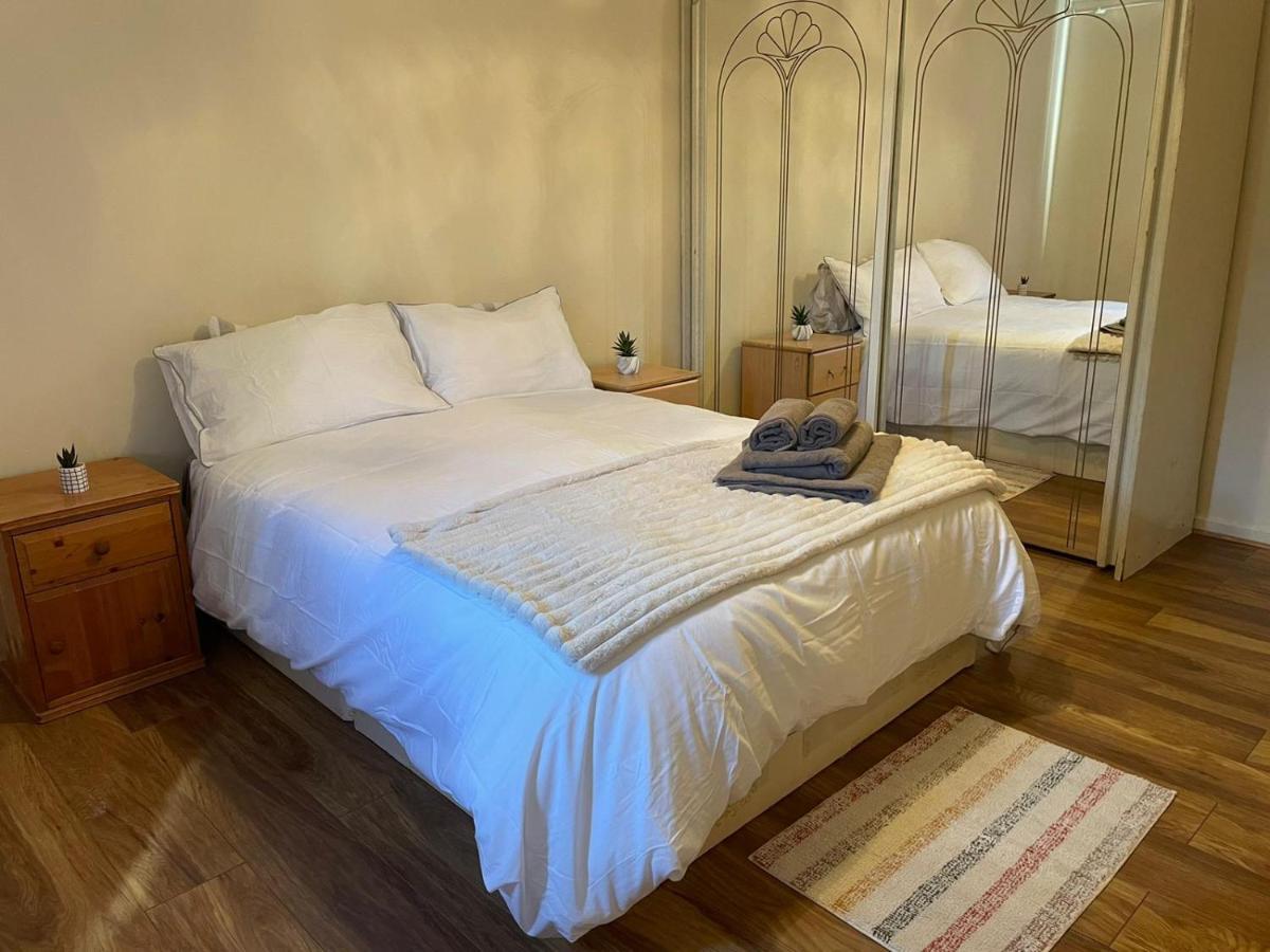 Single And Doubles Rooms Close To Central London Exterior foto